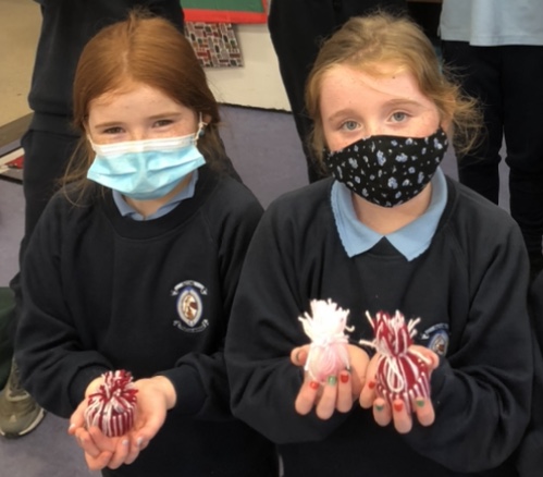 Woolly hat decorations!
